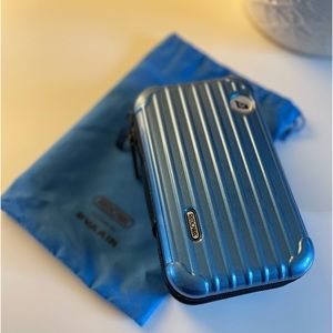 Rimowa EVA Air Business class Amenity kit.